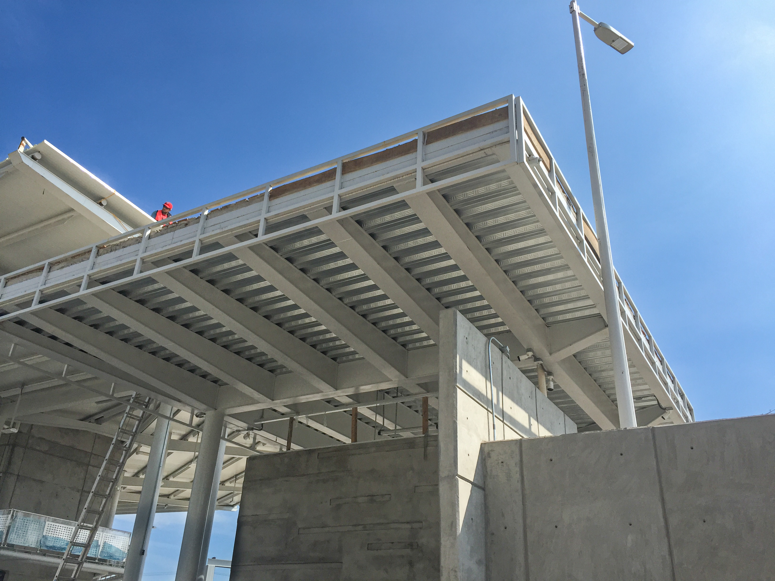 Cubierta de estructura metálica de gran claro del proyecto SIT, construcción industrial Fer Et Ciment León Guanajuato